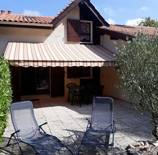 Charmante Patio En Bordure De Foret *